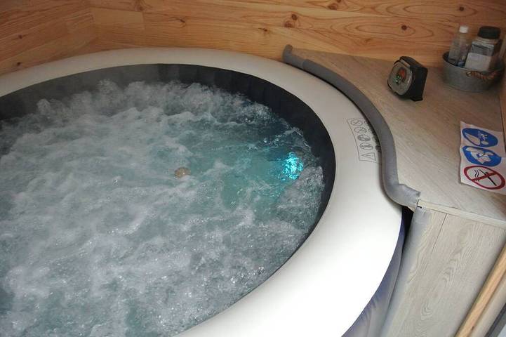 Gîte pour 4 personnes, avec Jacuzzi ainsi que Terrasse et Jardin