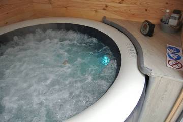 Gîte pour 4 personnes, avec jacuzzi ainsi que terrasse et jardin à Buisson