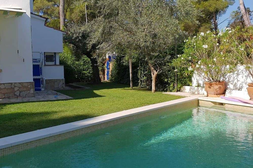 Quiet house with pool near beach in Tamariu, Costa Brava