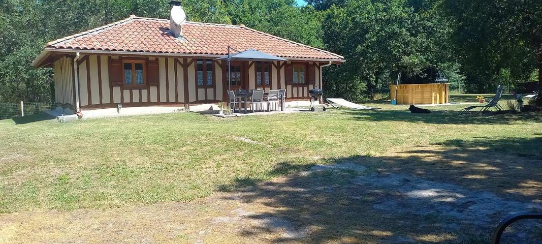 Maison de vacances pour 4 personnes, avec Terrasse ainsi que Jardin et Piscine
