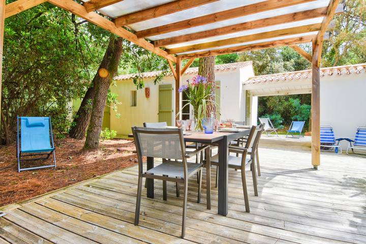 Gîte pour 6 personnes, avec terrasse et jardin dans Plage de la Clère