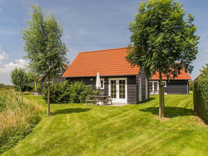 Vakantiehuis voor 2 personen, with uitzicht and tuin as well as terras in Wemeldinge