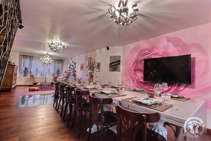 Gîte pour 14 personnes, avec terrasse et jardin à Saint-Pern