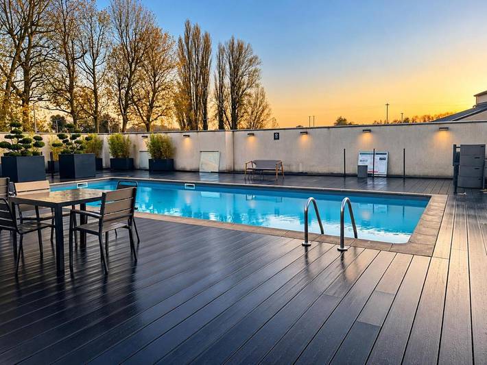 Hôtel pour 2 personnes, avec Terrasse et Jacuzzi ainsi que Jardin et Piscine à Saint-Witz