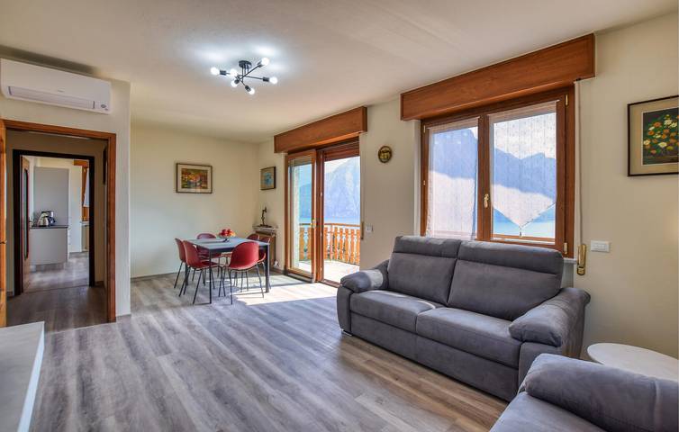 Appartamento intero, Grazioso appartamento di 90mq con garage, terrazza e WiFi, a 800m dal lago d'Iseo in Riva di Solto, Comune di Riva di Solto