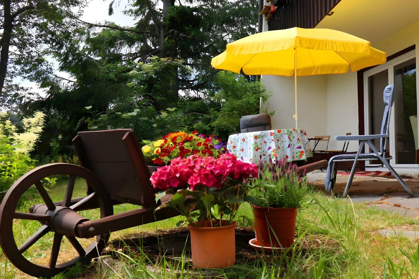 Entire apartment, Apartment 'Jachmann, 80qm' with Private Terrace, Private Garden and Wi-Fi in Schönwald im Schwarzwald, Southern Black Forest