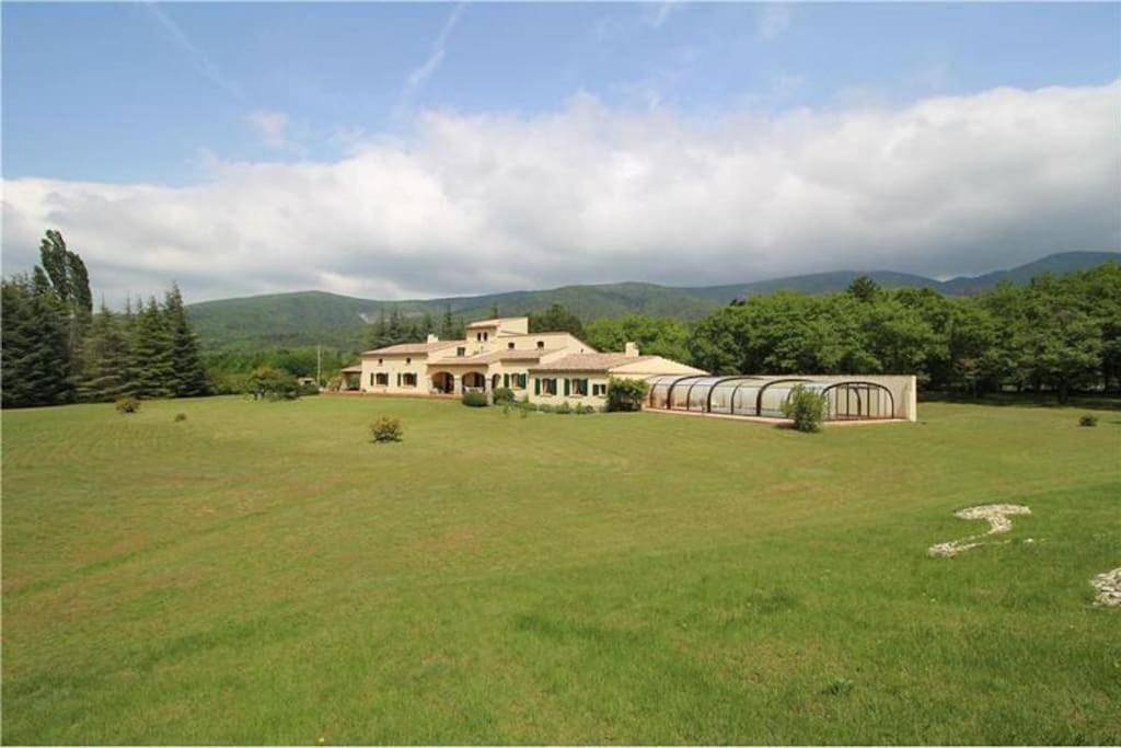 Five-Bedroom House in Le Poët-Laval, Région de nyons