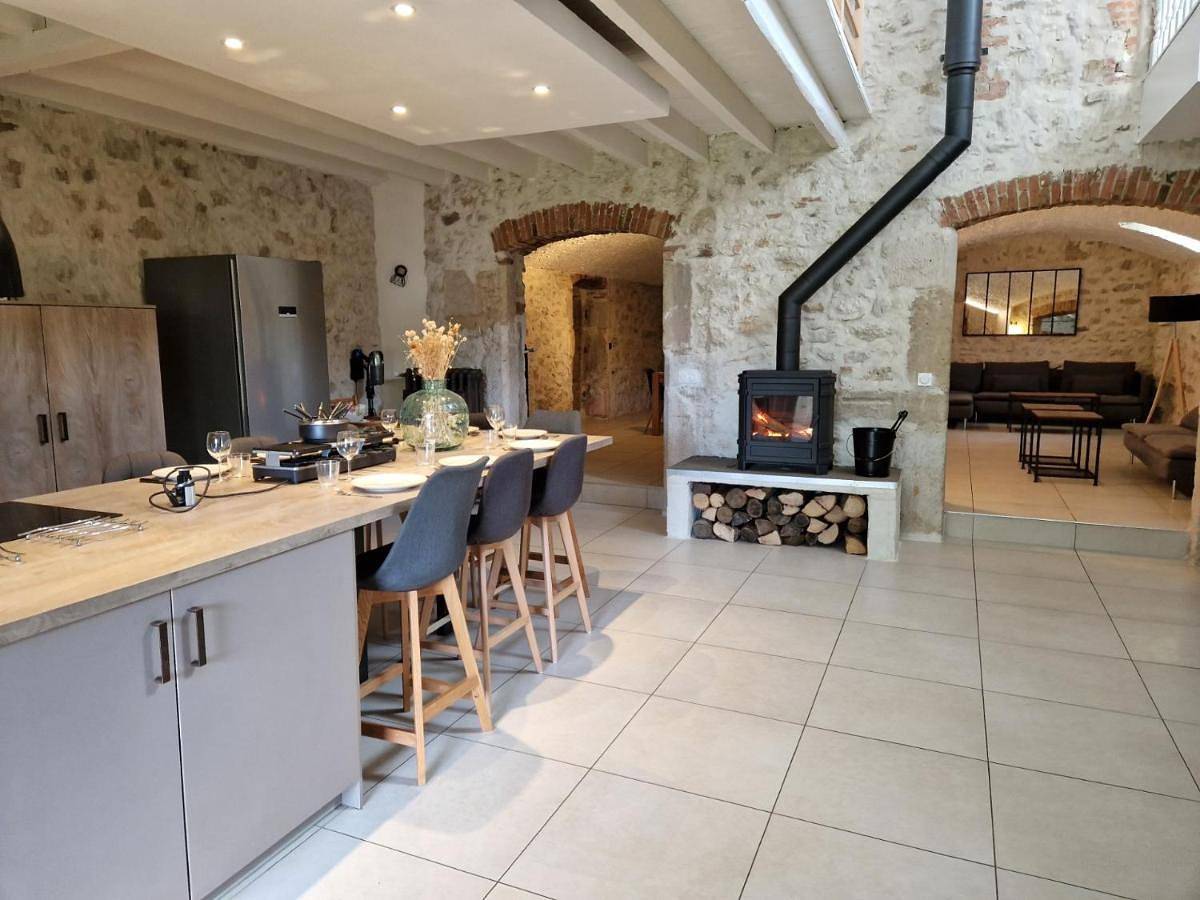 Five-Bedroom House in Champagneux, Région de Chambéry