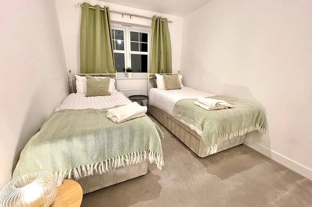 Churchill House Long Stays Sleeps 6 in Gloucestershire