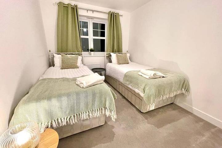Churchill House Long Stays Sleeps 6 in Gloucestershire