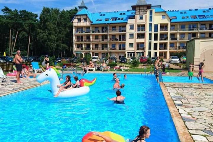 Apartament wakacyjny dla 4 osób, z Balkon i Basen w Łukęcin