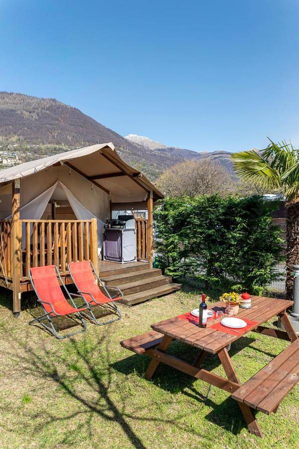Bungalow für 2 Personen, mit Pool und Garten sowie Ausblick und Kinderpool am Comer See