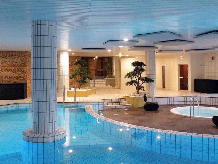 Hôtel pour 2 personnes, avec bassin pour enfant et jacuzzi ainsi que sauna et jardin