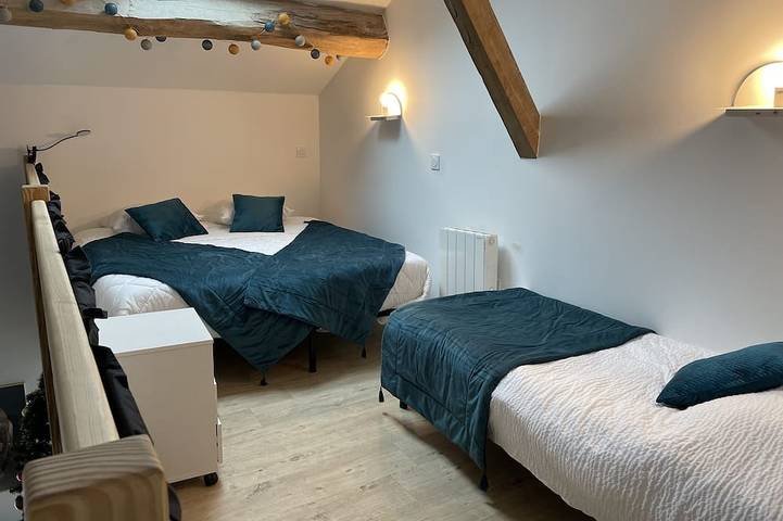 Gîte pour 5 personnes, avec terrasse ainsi que piscine et jardin à Beynost - 2