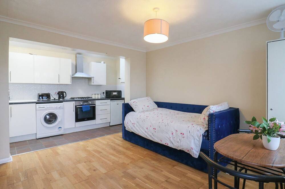Headmasters Hollow, with a garden in Watford in Watford, Hertfordshire