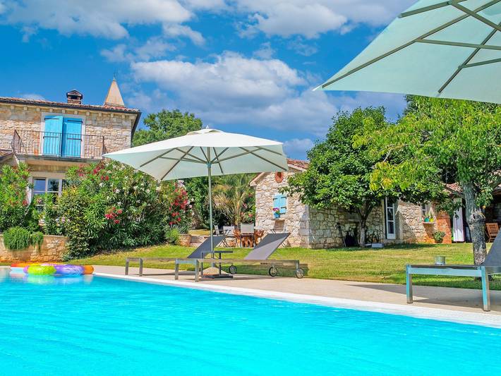 Ferienhaus für 4 Personen, mit Garten und Balkon in Porec und Umgebung