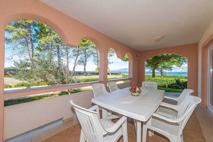 Appartement entier, 30 m to the sandy beach Smratine | Apartment for 6 persons in Vir