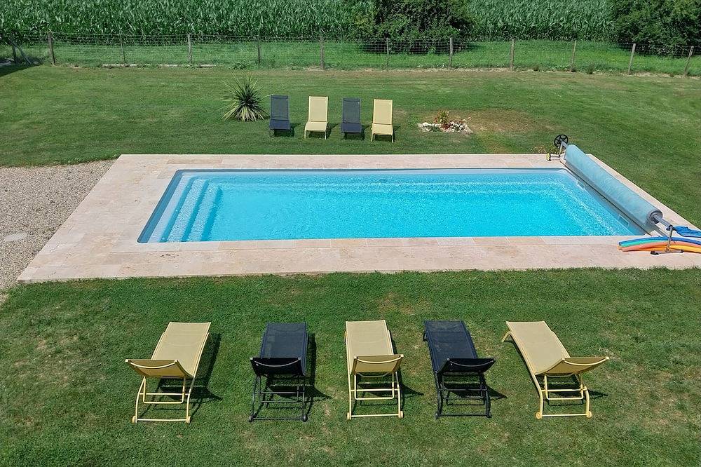 Gîte atypique 4★ - Piscine, terrasse et salle de jeux in Feugarolles, Région de Nérac