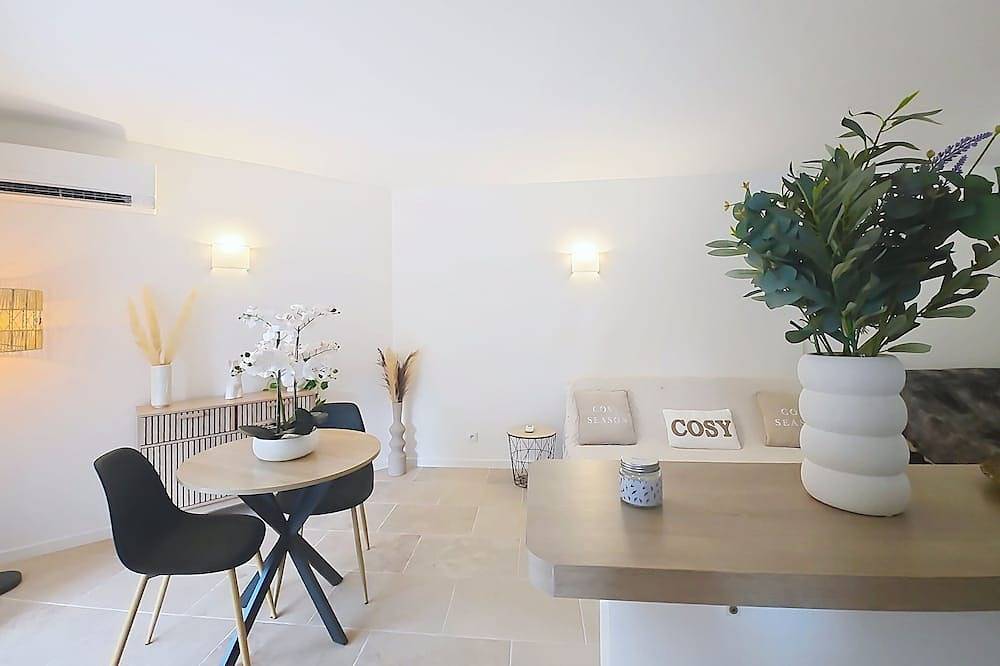 Appartement entier, Le petit cocon de Golfe Juan !! Chic et calme. Port, plage & douceur de vivre. in Golfe-Juan, Vallauris