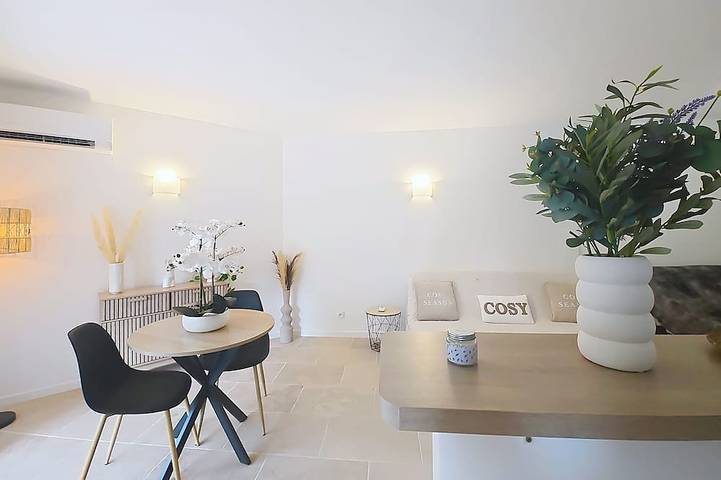 Ganze Wohnung, Cosy garden-floor studio - Sun & beach on foot in Golfe-Juan, Vallauris