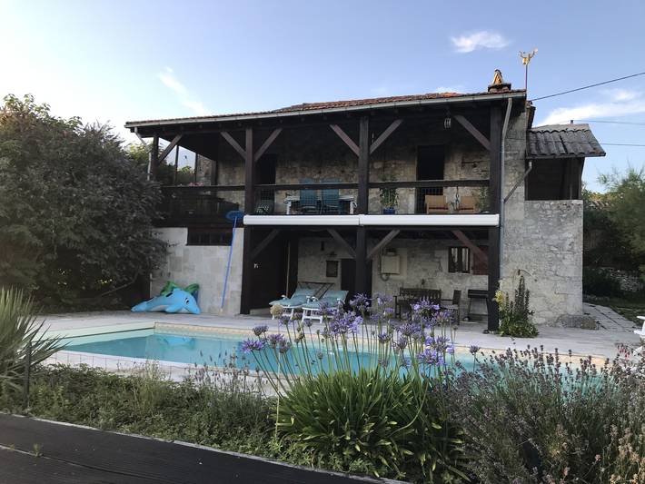 Gîte pour 5 personnes, avec piscine, animaux acceptés à Valprionde