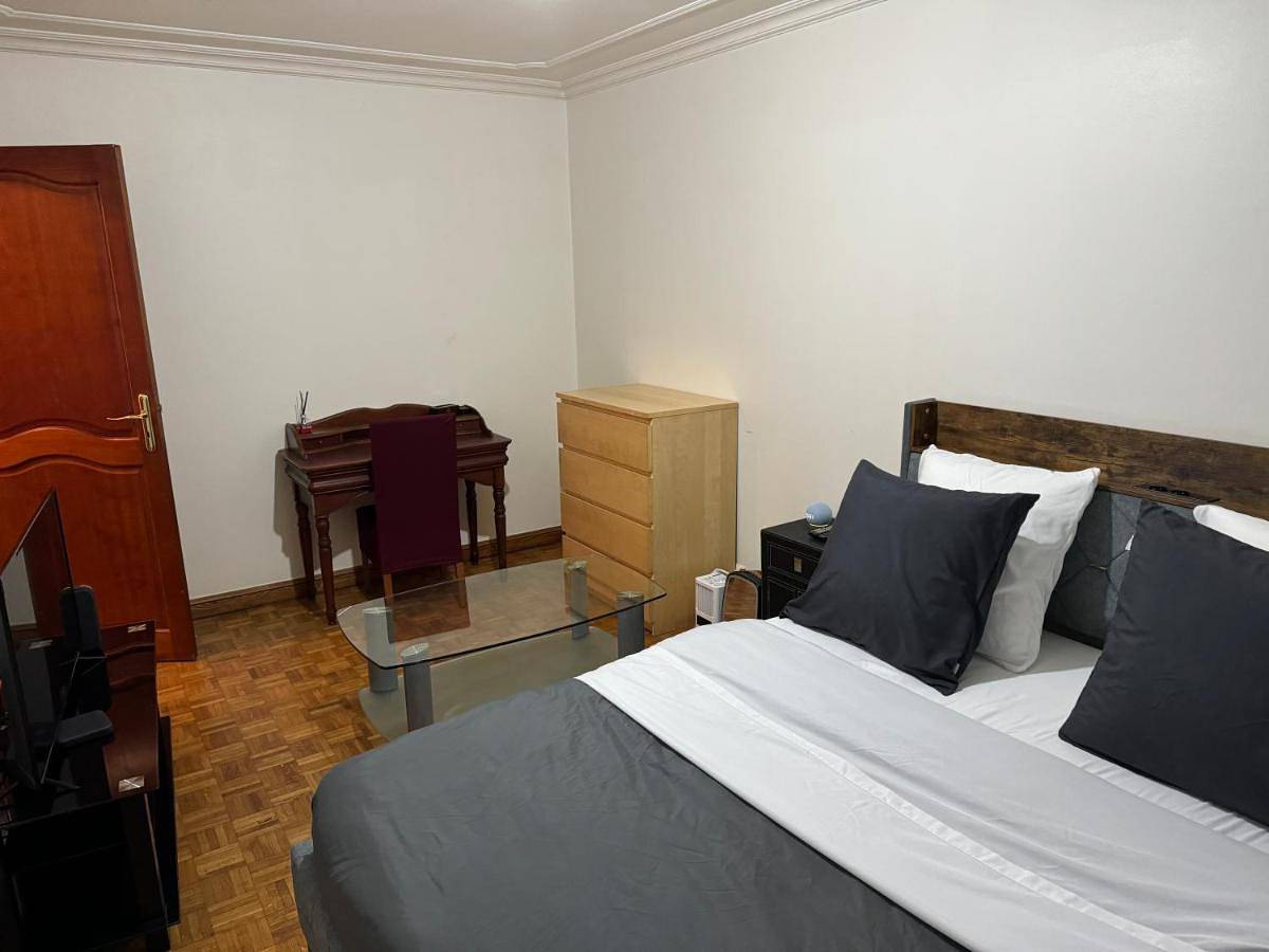 Appartement entier, Apartment with balcony, La Défense - Paris in Courbevoie, Hauts-de-Seine