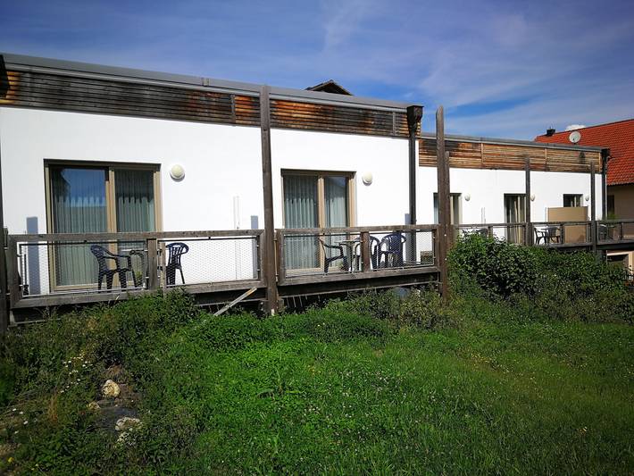 Hopfenerlebnishof Gästehaus - Zweibettzimmer 8 (17qm) mit Außensitzplatz in Altmannstein, Altmühltal