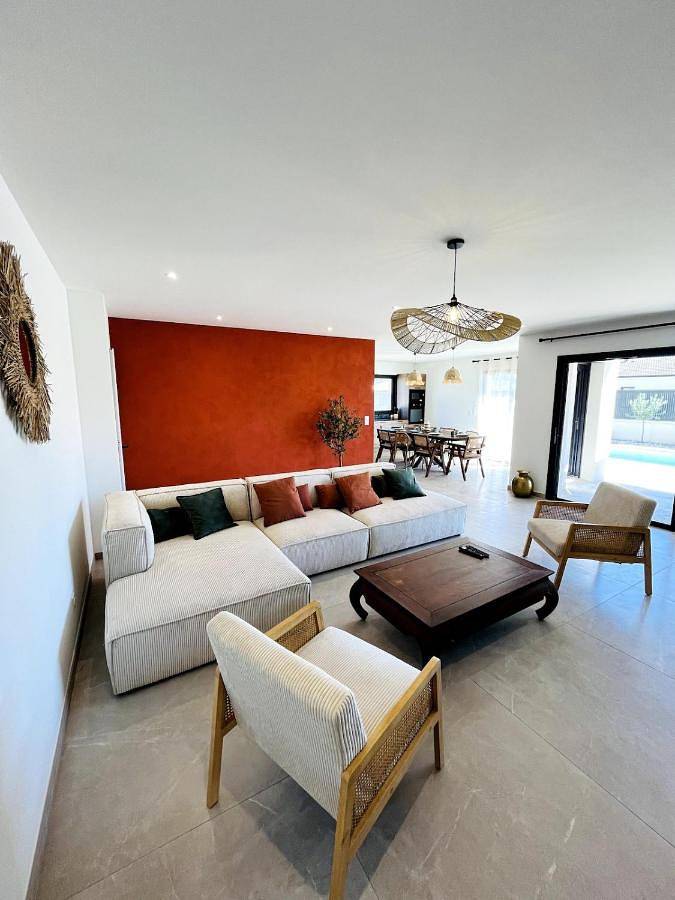 Location de vacances pour 12 personnes, avec jardin ainsi que terrasse et piscine à Charmes-sur-Rhône - 4