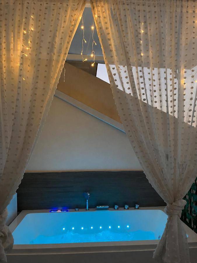 Apartamento de vacaciones para 4 personas, con balcón además de piscina y jacuzzi - 1