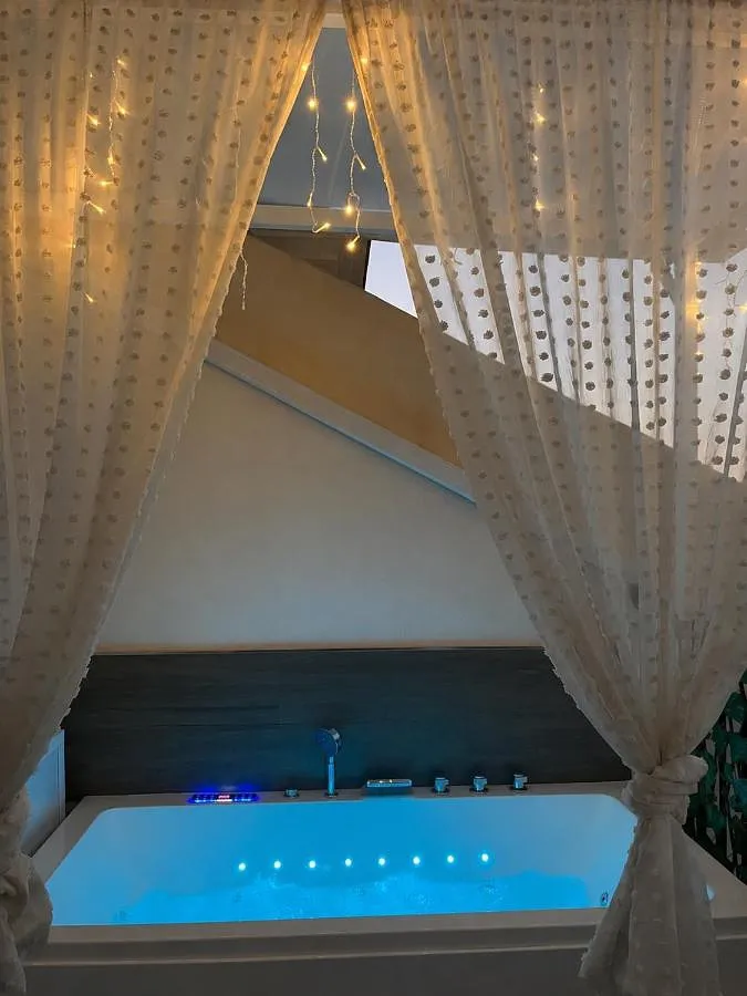 Holiday apartment for 4 people, with hot tub and pool as well as balcony - 1