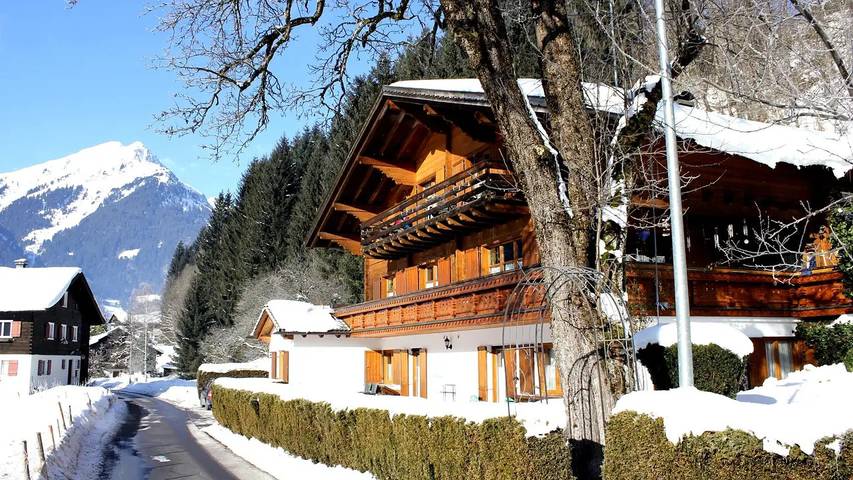 Gîte pour 4 personnes, avec jardin ainsi que piscine et balcon à Sankt Gallenkirch - 2