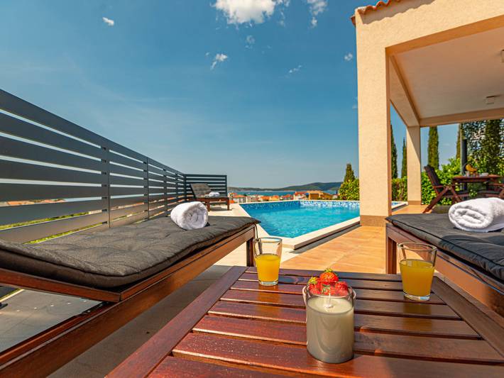 Ferienhaus für 8 Personen, mit Garten in Grad Šibenik - 2