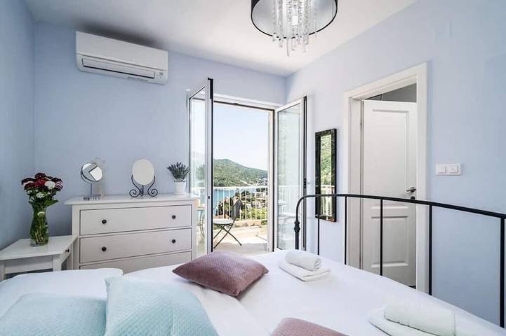 Villa mit Schwimm-/beheiztem Pool und charmantem Blick auf die Bucht in Zaton, Grad Dubrovnik