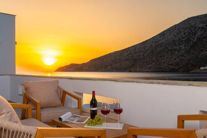 Location de vacances pour 4 personnes, avec piscine ainsi que vue et balcon dans Kamarès - 2