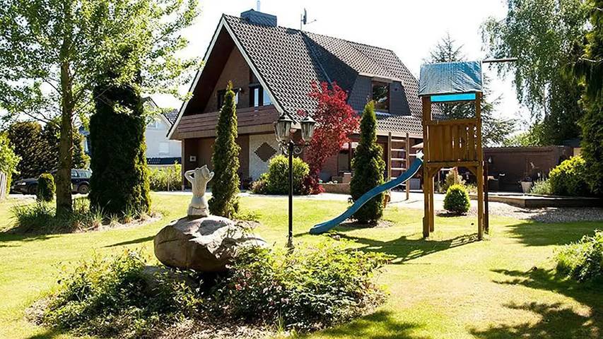 Ferienhaus für 8 Personen, mit Garten und Terrasse sowie Sauna, mit Haustier