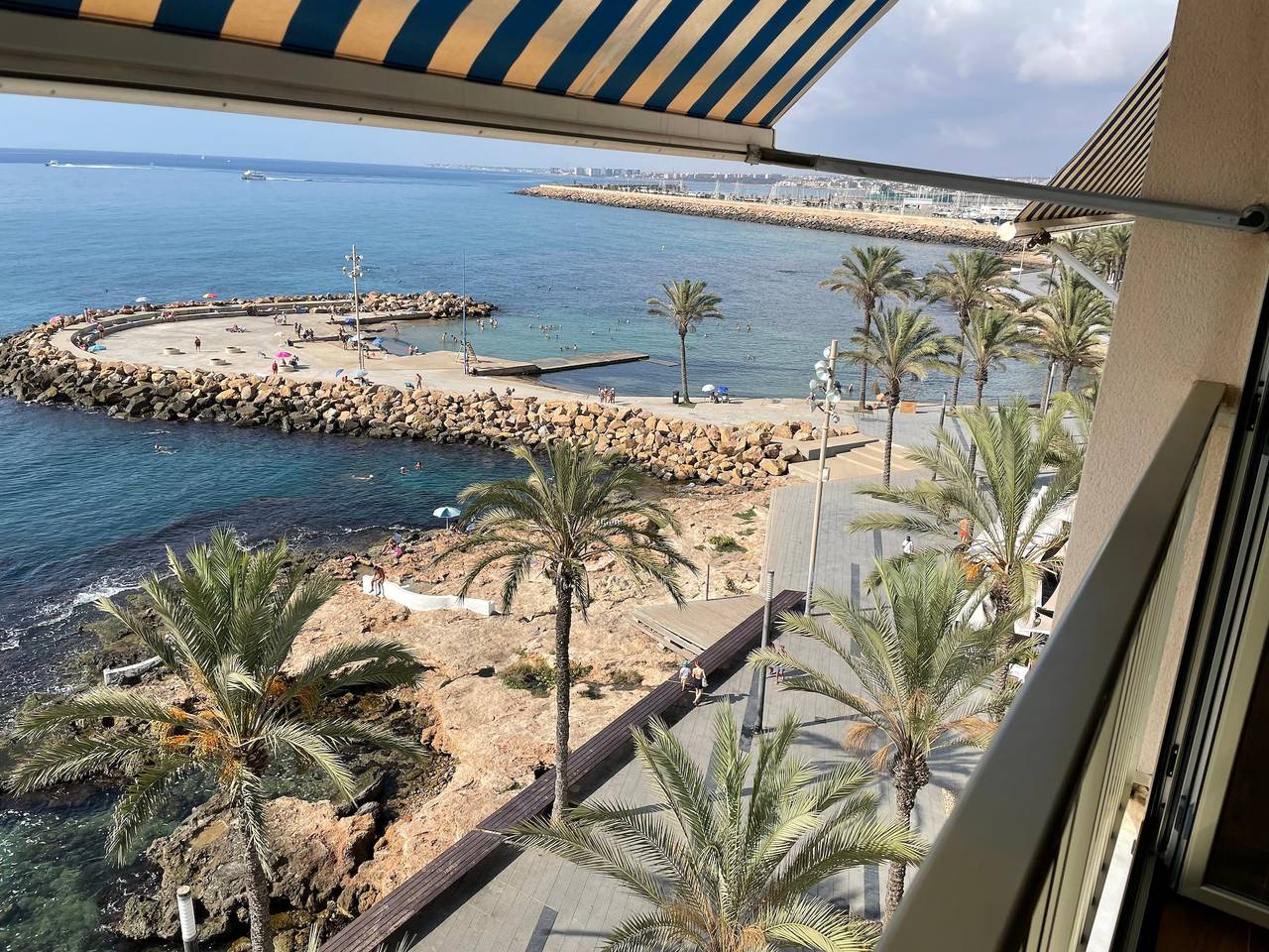 Holiday Home 'Ático De Lujo Frente Al Mar' with Sea View, Wi-Fi and Air Conditioning in Torrevieja Centre, Torrevieja