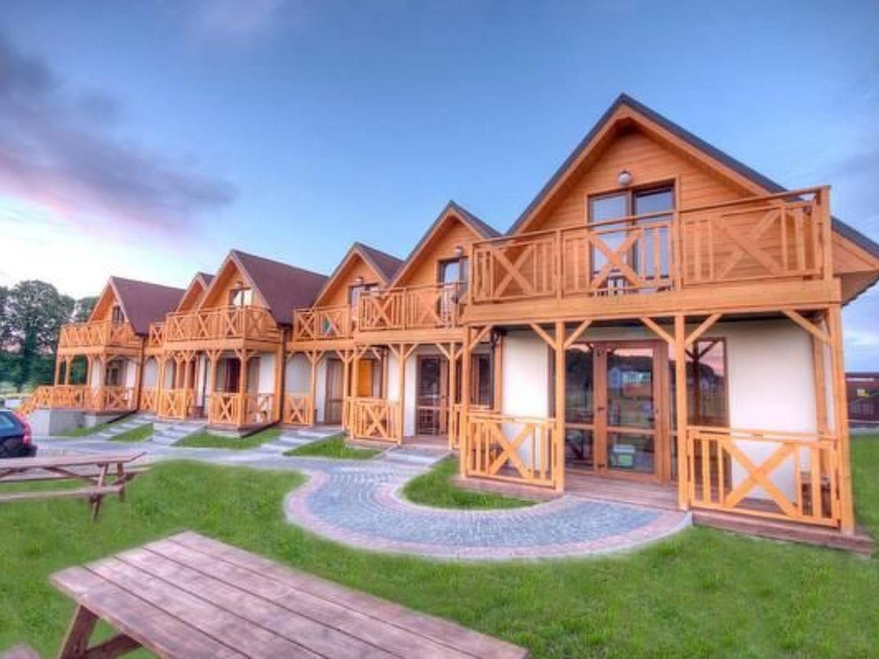 "" in einem eingezäunten Gebiet in Mielenko, Powiat koszaliński