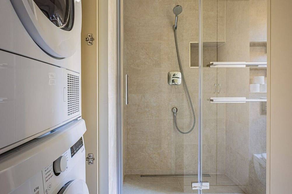 Entire apartment, 12 Bd Jean Mermoz, 92200 Neuilly-sur-Seine, France in Neuilly-sur-Seine, Hauts-de-Seine