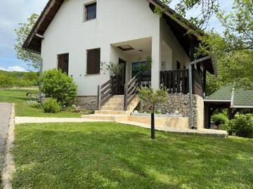 Maison d’hôte pour 2 personnes, avec vue ainsi que terrasse et jardin, adapté aux familles dans Poljanak