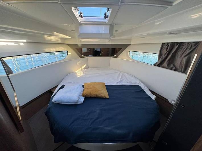 Bateau pour 6 personnes, avec terrasse et vue, adapté aux familles en Provence-Alpes-Côte d'Azur - 4