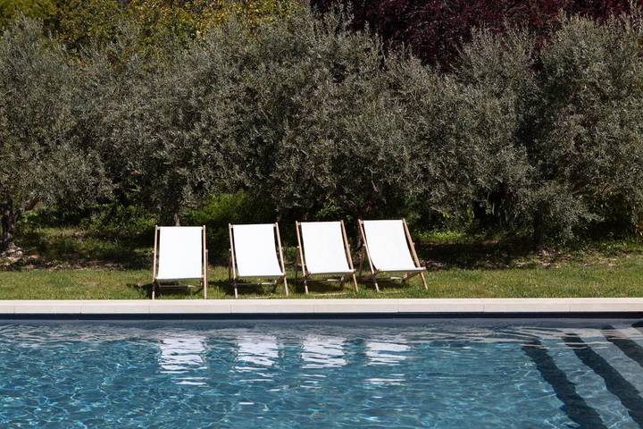 Location de vacances pour 2 personnes, avec jardin et piscine ainsi que terrasse et vue dans le Luberon - 3