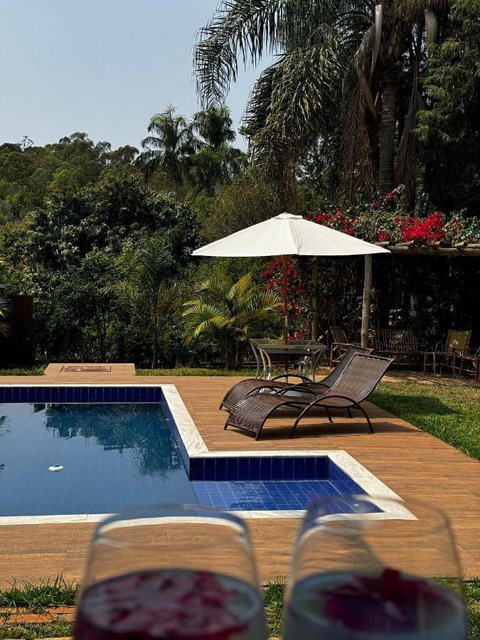 Casas e apartamentos de temporada para 7 pessoas, com jardim e piscina e ainda vista em Cabreúva