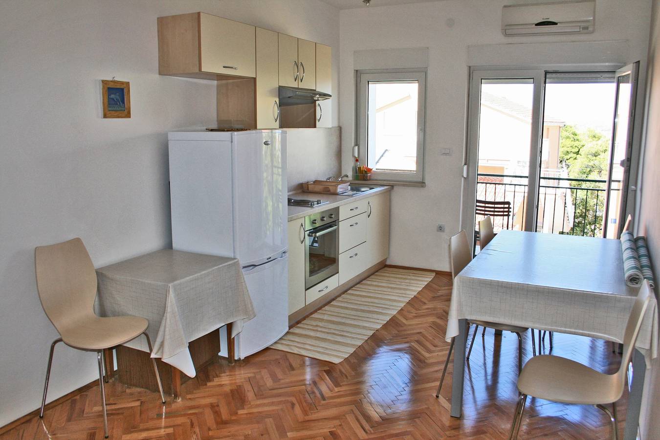 Ganze Wohnung, 2-Zimmer-Ferienwohnung mit Balkon und Meerblick Bilo, Primosten -b in Primosten, Šibenik-Knin