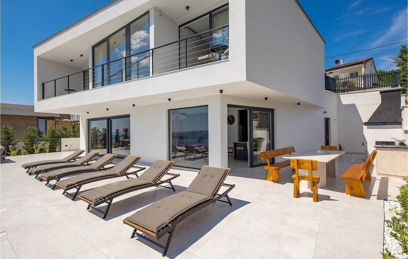 Geräumige 2-Zimmer-Wohnung mit Pool, WLAN und 2,5 km Entfernung zum Strand in Crikvenica, Primorje-Gorski Kotar