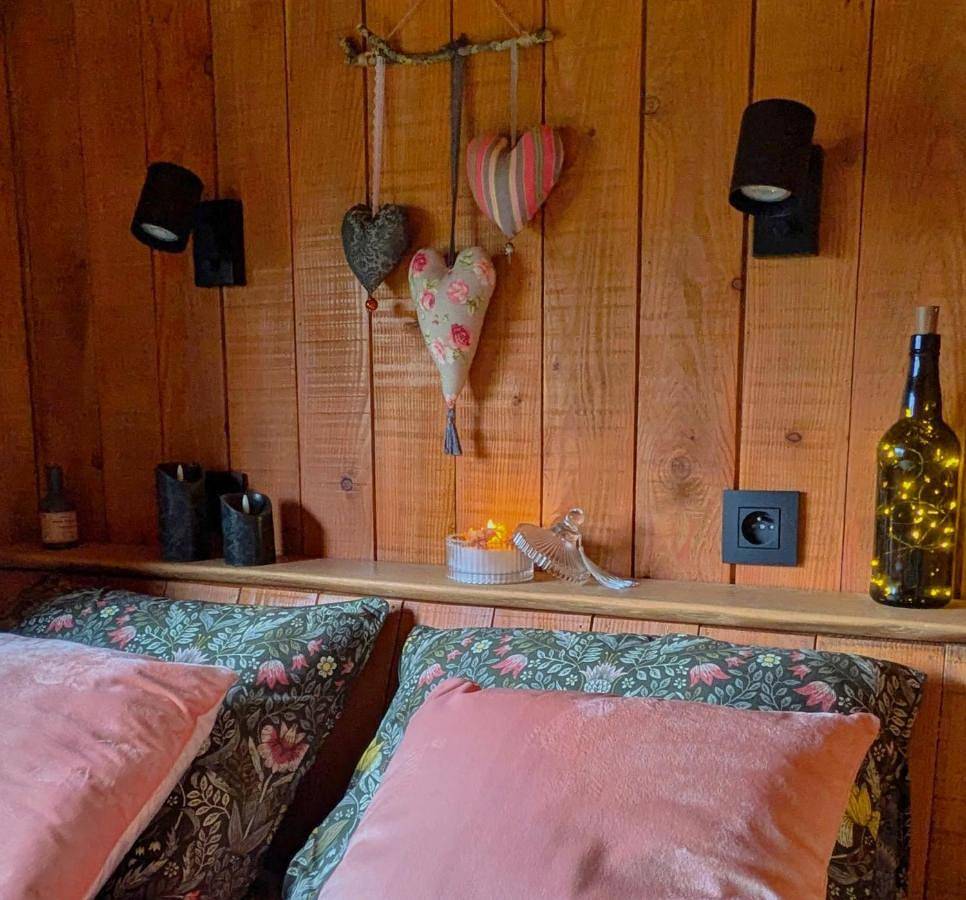 Roulotte Ravel-Emoi Chambre Insolite de Charme in Ramillies, Province du Brabant wallon