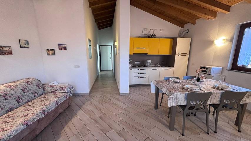 Ferienwohnung für 7 Personen, mit Terrasse, mit Haustier in Brezzo di Bedero - 2