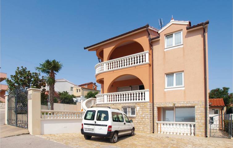 Location de vacances pour 10 personnes, avec terrasse à Vodice - 2