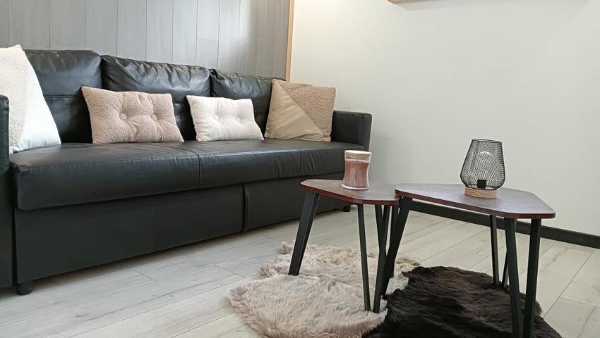 Gîte pour 6 personnes, avec terrasse et jardin à La Cluse-et-Mijoux