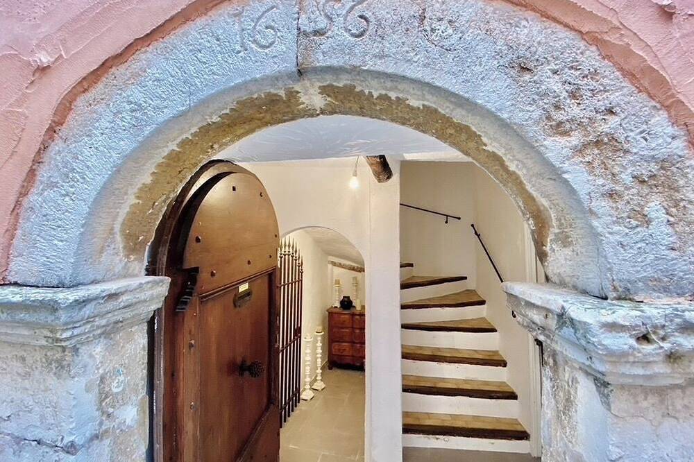 Village house in the heart of Cabris, spacious, elegant, quiet. in Cabris, Cannes region