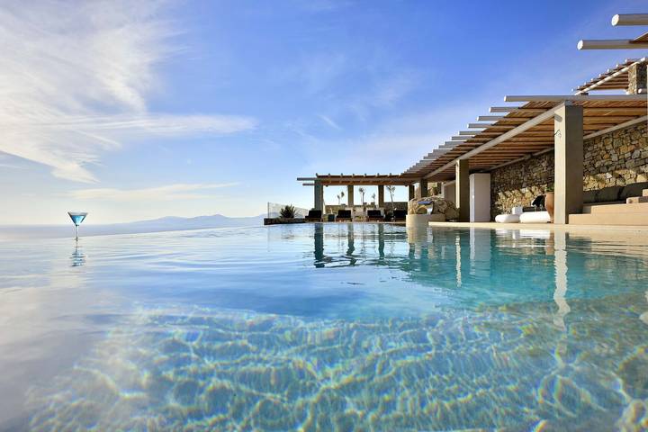Villa for 6 people, with garden and terrace as well as hot tub in Mykonos